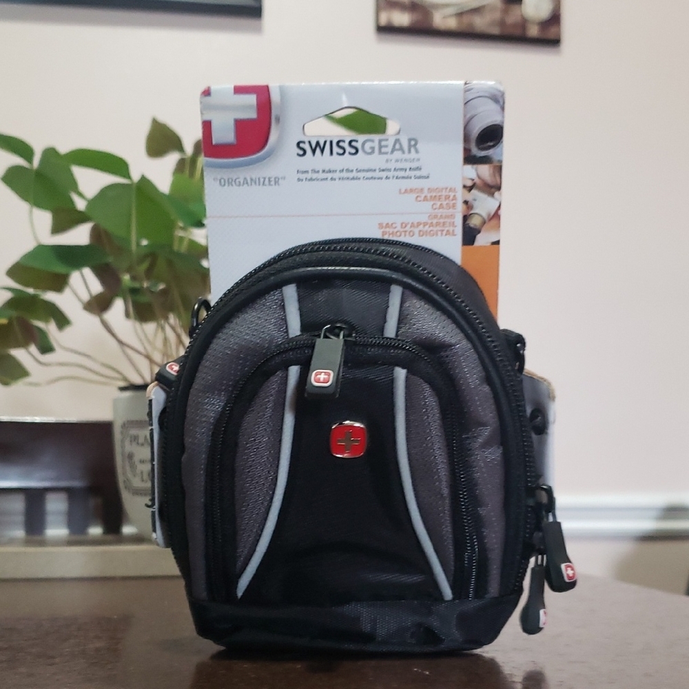 Swissgear Small Digital Camera Case.